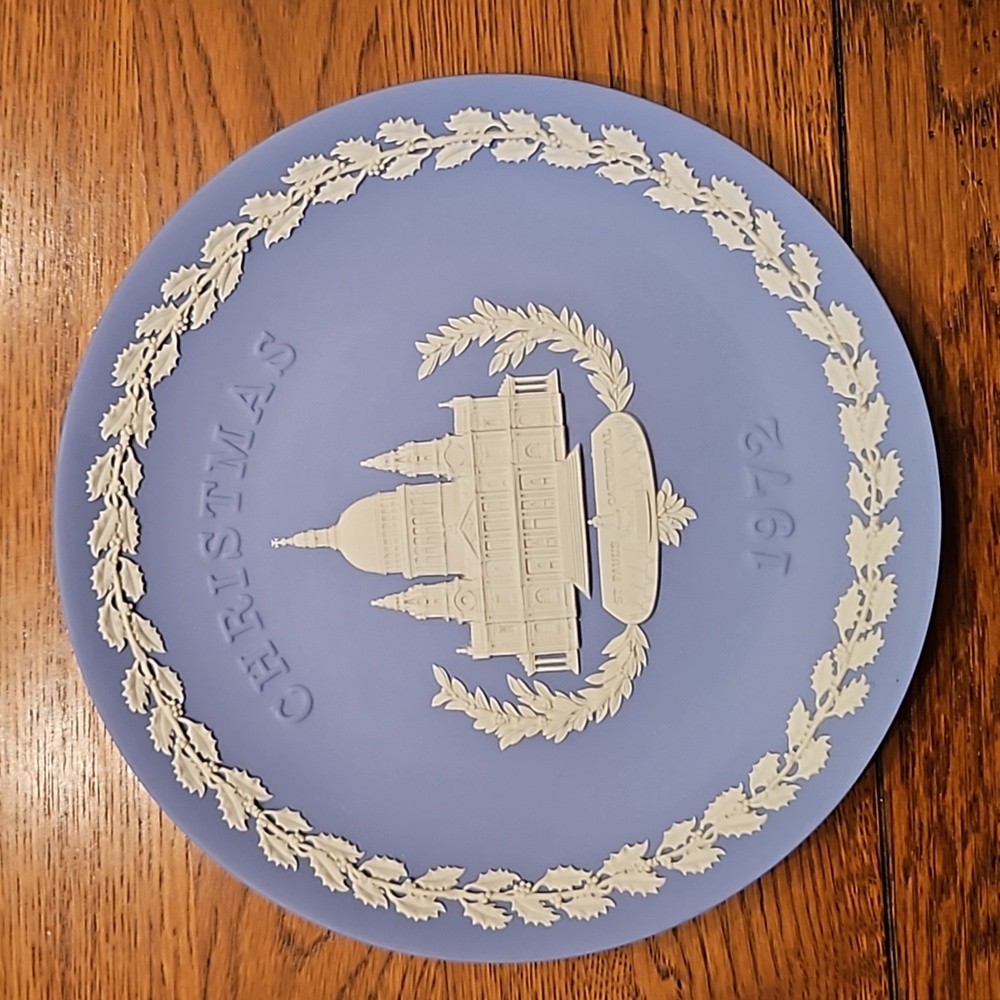 1972 WEDGWOOD BLUE JASPER  St. Paul's Cathedral Collector Holiday Plate Vintage